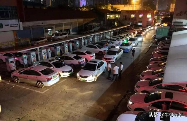 开电车上高速 你“堵”在充电桩了吗