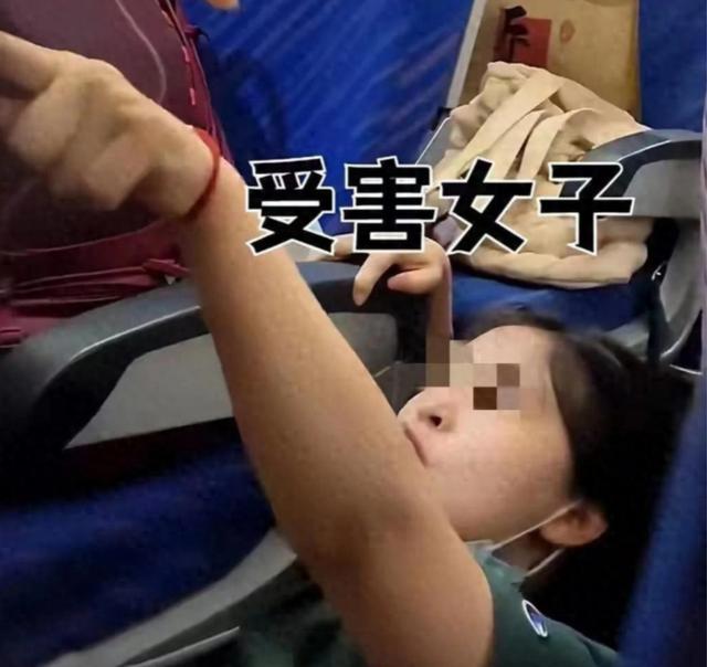 南航打人“熊家长”社死！父亲身份被扒，怪不得敢打人 不嚣张了？