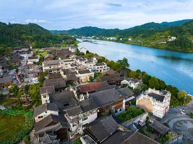 秋游三门塘：侗寨古韵与千人狂欢的交织