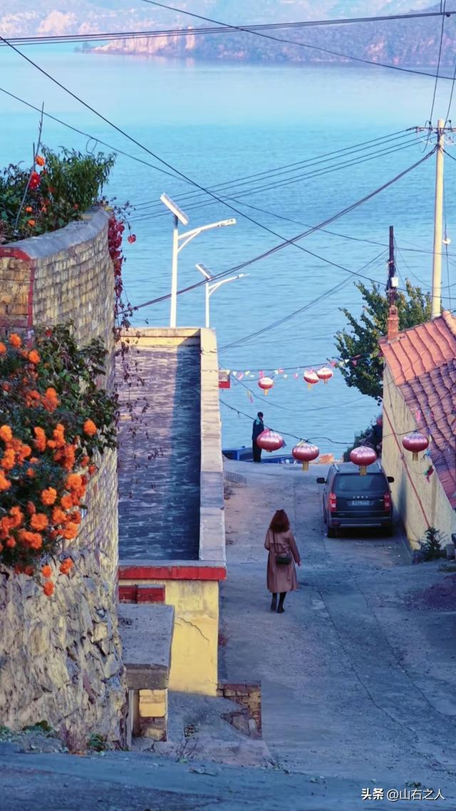 交城文峪河畔惊现“滨海盛景”，南堡村一夜爆红引万人打卡！