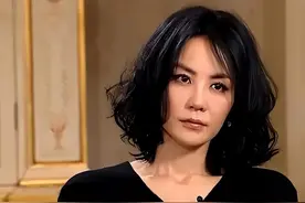 歌坛天后王菲与甜歌杨钰莹，同唱经典老歌传奇，谁的版本更胜一筹图片