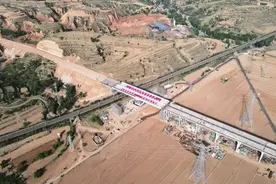 太原：国道108线改建工程小泉沟特大桥上演“高空转体”图片