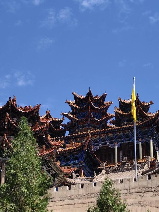 撞见北武当,到不了的小黄湾古村落,干脆去武威找战友聊天