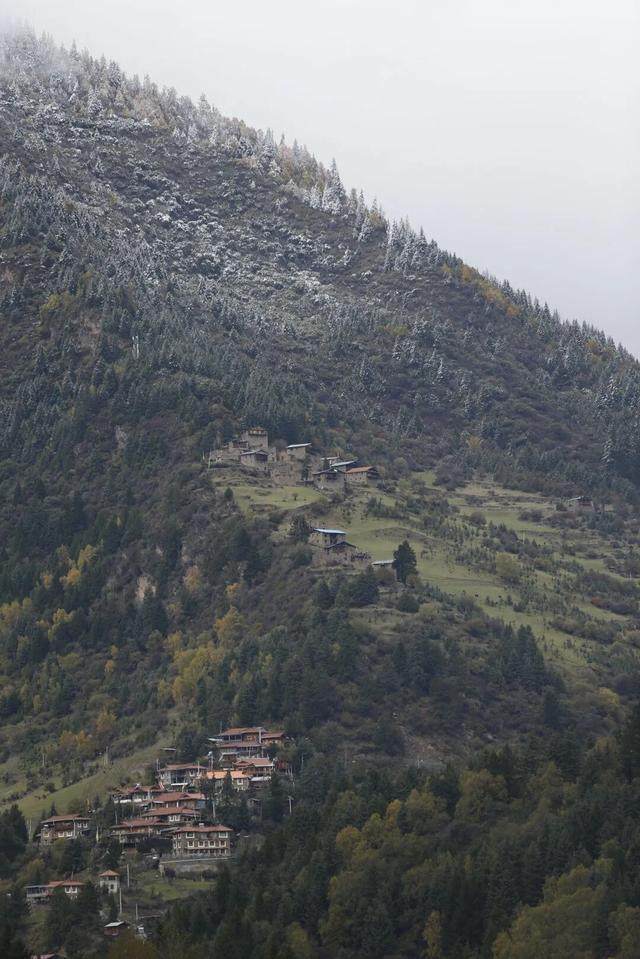 达古冰川 “不止 4860 米” 的深度浪漫，藏着信仰与烟火气