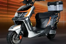 4款硬派电摩，出厂就是顶配，装72V大电池，能跑200公里以上！图片