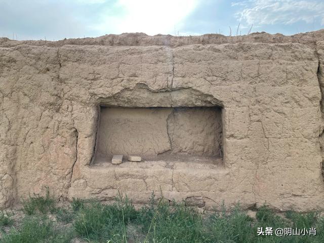 达茂旗达尔罕、百灵庙、乌克忽洞，固阳银号、忽鸡沟田野考察笔记