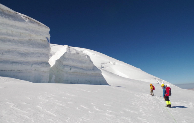 一周两起登山险！卓玛康峰加潘巴里山，安全体系失灵？