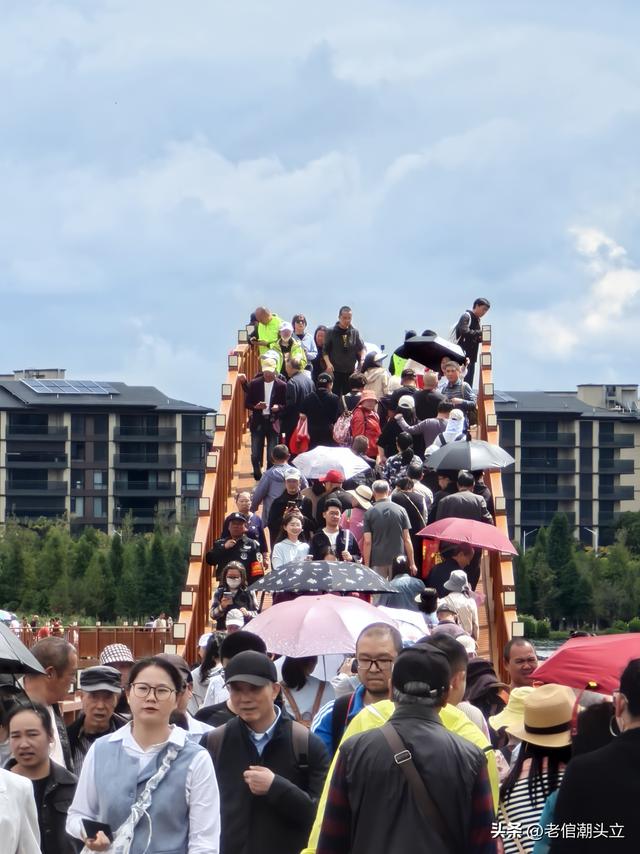 冬天的早上 晒着太阳从大观楼徒步到西山茶马花街 是什么样的感受？