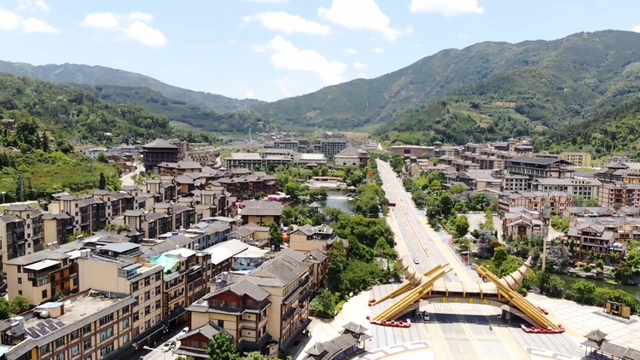 云南宝藏森林城市，温泉瀑布，苗寨古村，昆明动车直达