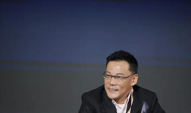 当当网61岁李国庆结婚现场：与59岁张丹红牵手 张朝阳俞敏洪太开心