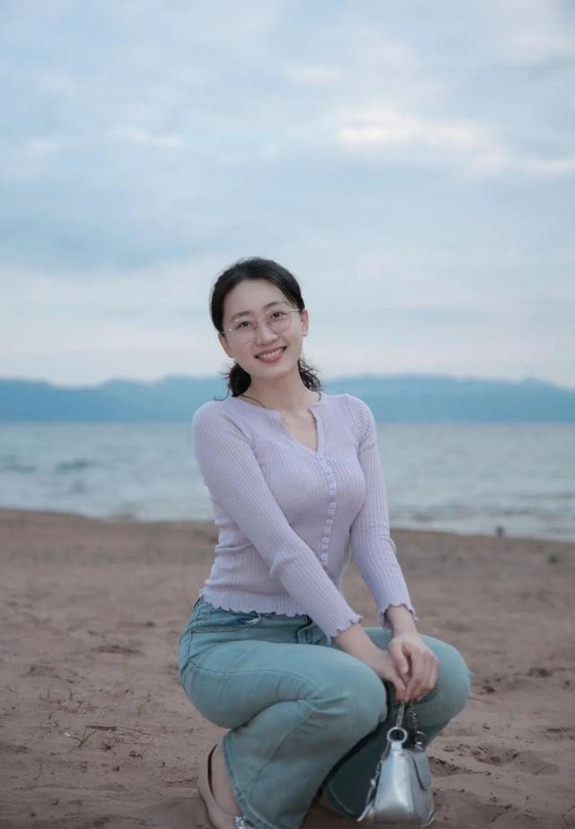 光脚踏沙滩，海风咸腥味袭来，我瞬间被大自然治愈了