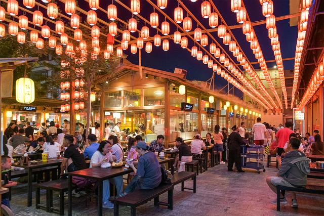 敦煌“夜经济”持续升温