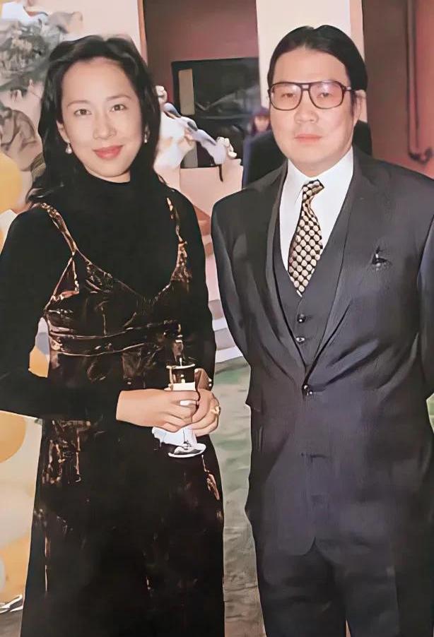 郭晶晶没想到，79岁的公公霍震霆再破天花板，让整个豪门圈沉默了