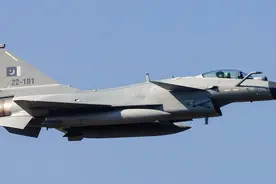 巴铁打下印度战机，有法制型号，台岛绿媒当没看见，玻璃心碎一地图片