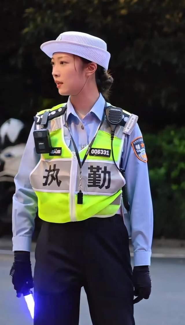 兔子警官李语蔚走红一年半现状：至今没转正，工作肉眼可见的疲惫