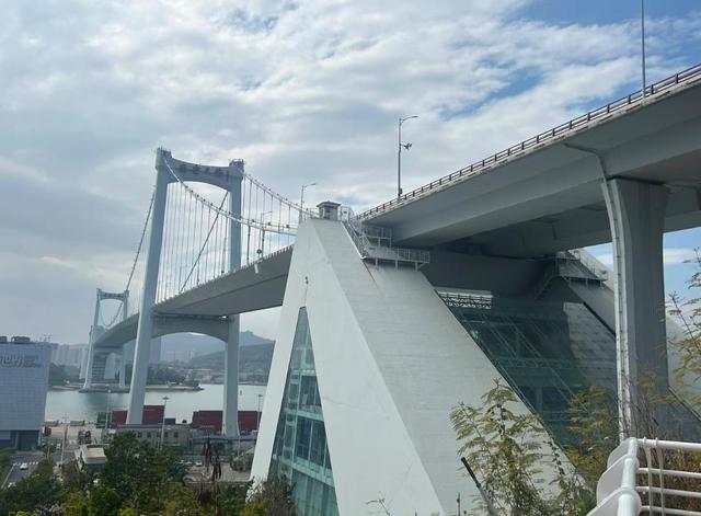 厦门桥梁博物馆，在大桥硕大的锚碇里，建起我国第一座桥梁博物馆