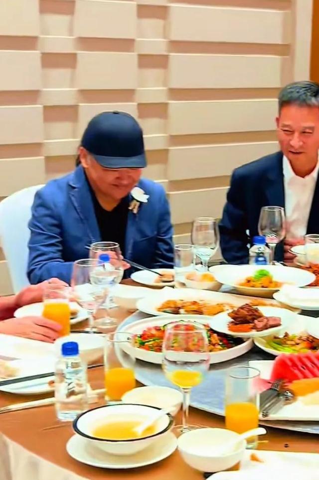 牛鬼蛇神现原形！刘欢女儿大婚不到24小时，恶心的一幕出现了