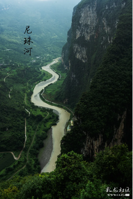 在尼珠河与山水私语。