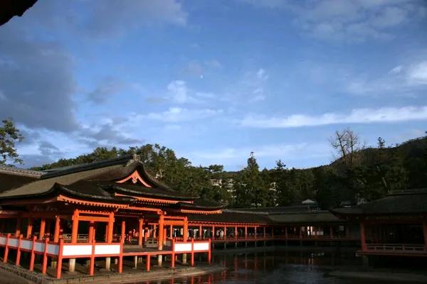 日本广岛湾中的宫岛，面积30km²