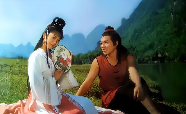62岁李连杰回应噩耗，手术过程佛珠不离手，聊天记录透露更多细节