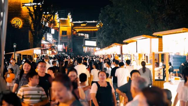 “双节”长假 中南门古城消费火热