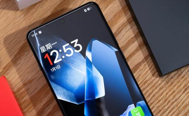 酷安最热门机型，曾经还降到了3000以内，下一代屏幕已经减配了！