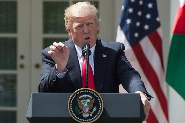 还敢说15年的差距吗？加速出售光刻机的背后，ASML已经慌了