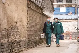 家门口的幸福养老圈 医生随叫随到，还教居民八段锦图片