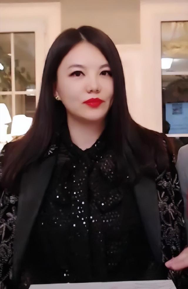 钱再多有啥用！50岁久居英国的李湘	，终于为自己的行为付出了代价