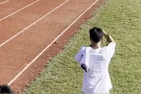 高三男生接力比赛空翻冲过终点 网友：青春的样子图片