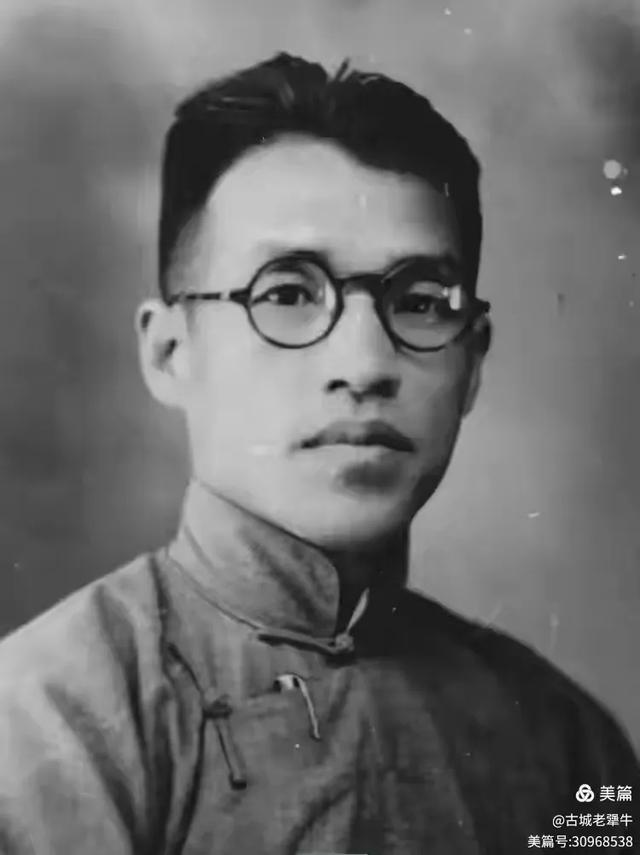 《2025年12月5日傍晚游西安红色回坊之地“莲湖公园”即景留影》