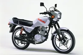 铃木王 1982年款GS125E KATANA图片