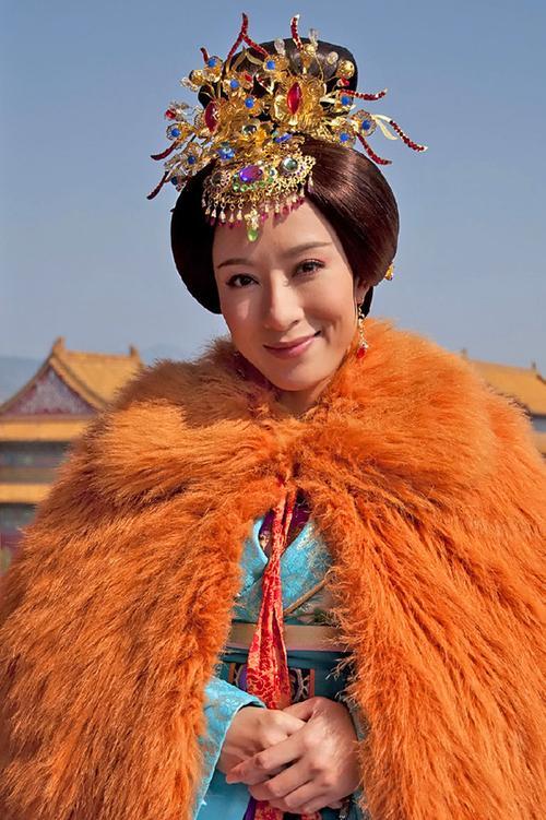 太子朱见深在洗澡，乳娘进来加水，他邀请共浴，乳娘竟同意了！