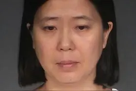 2016年，58岁中国妇女到美国当保姆：每天工作18小时，被迫学狗爬图片