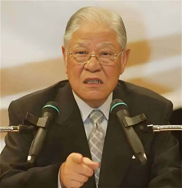 蒋经国至死不知，他一手提拔的接班人，竟是他蒋家最后的掘墓人！