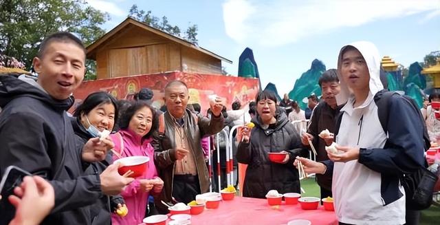 河南景区物价火了！一元午餐、7元雨衣，游客：这波操作太良心！