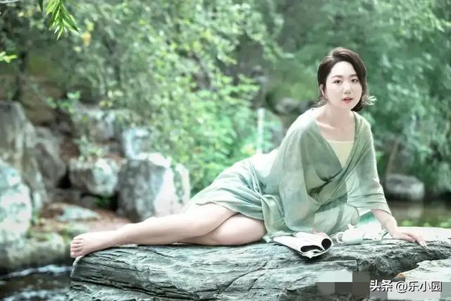 安徽蚌埠一校花太漂亮了	，五官精致，身高165，美得让人移不开眼