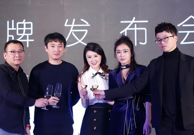 陪睡陪玩只是冰山一角,万达蒸发800亿后	，官媒曝光王思聪真实现状