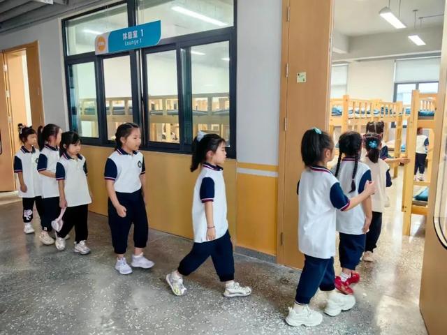 “魔都也缺生源？”上海小学一个班级不足10人，师生比例大于1:1