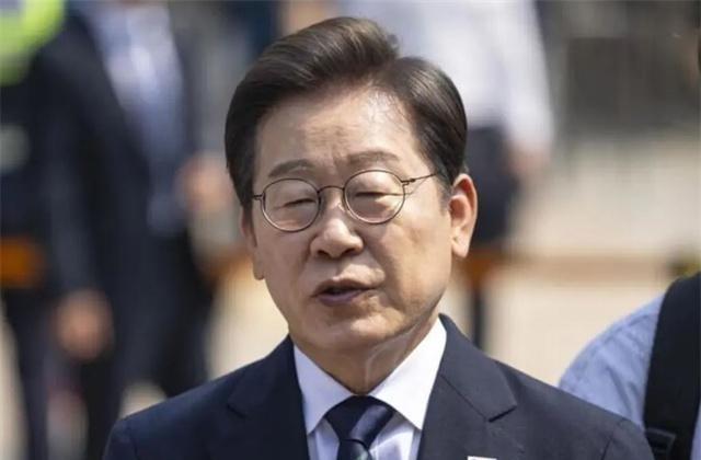 李在明拒绝出席中国阅兵，王毅挂断电话，送了韩国一句话