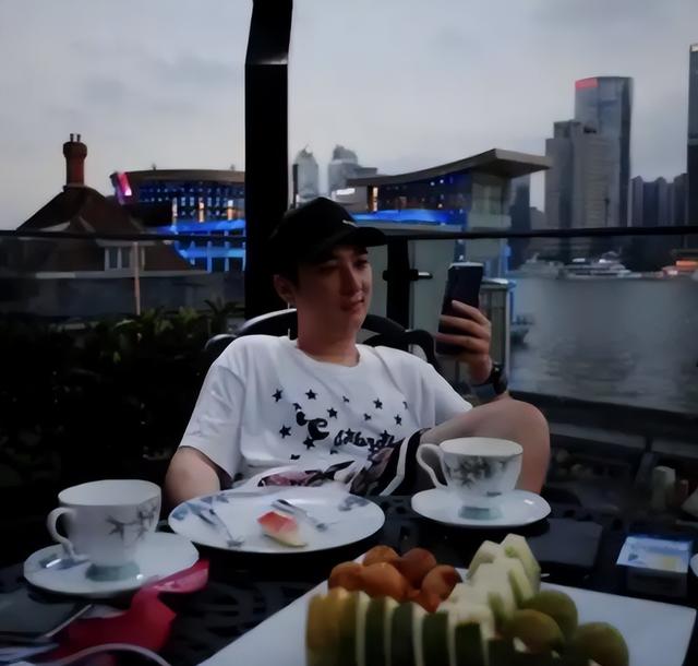 陪睡陪玩只是冰山一角！万达蒸发800亿后，王思聪再次传出大丑闻