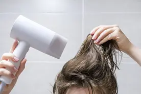 吹风机是大补，医生提醒:一个吹风机等于半个老中医!不要嫌弃图片