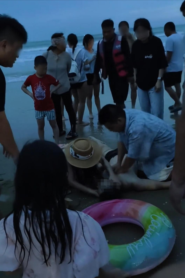 男子三亚溺亡后，恶心一幕发生，妻子穿着引热议，身份被扒不简单