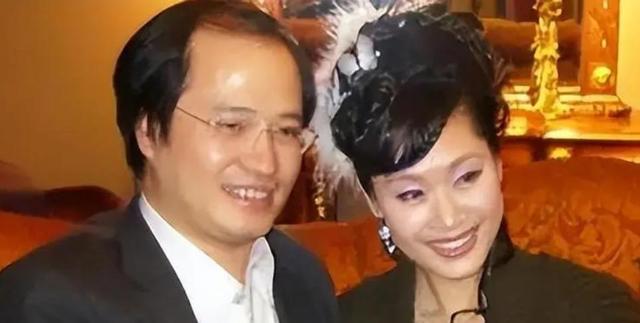 于文华：二婚嫁给未婚小伙，婚后23年未生一子，如今她过得如何？