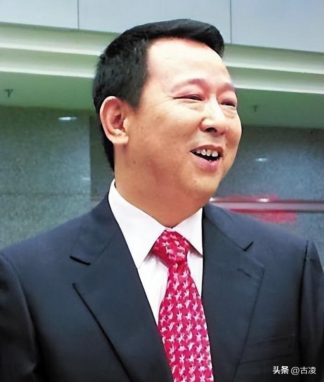 最牛黑老大！与12名女星有染，一顿饭上百万，被捕时：谁敢治我罪