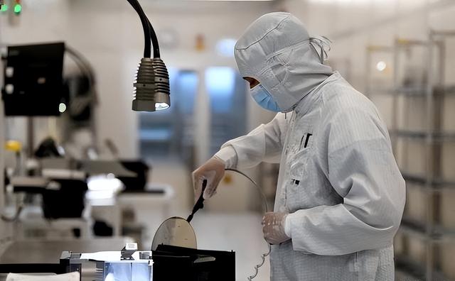 我们让步了？荷兰首相：中方同意恢复安世出口，对张学政保持免职