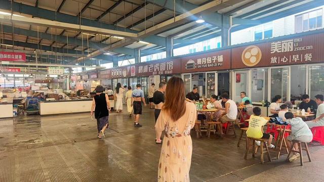 “火”在菜场里的面馆