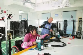 “轮椅”同行向幸福——李国飞夫妻带领残友一起去追梦的故事图片