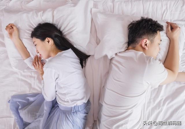两性关系：一个男人爱不爱你给他发三个字就行没钱了想你了生病了