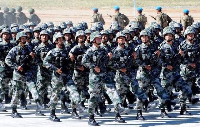 美军能打赢解放军吗？俄媒：两军差距巨大，除兵员其他全是劣势